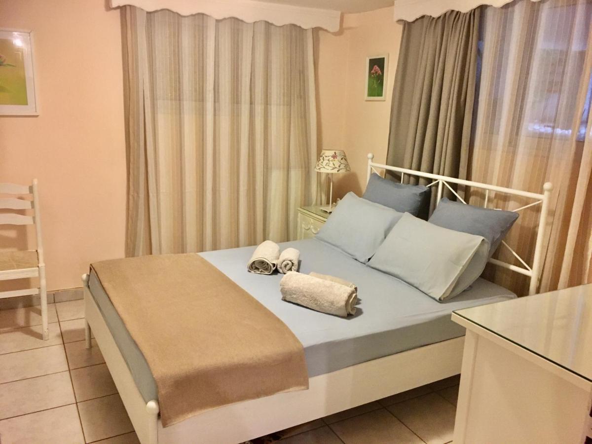 Apartment Near Airport And Beach Артемида Екстериор снимка