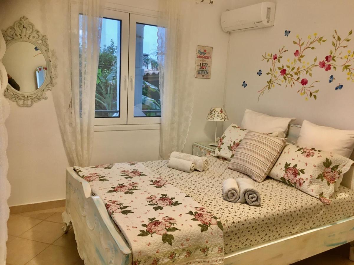 Apartment Near Airport And Beach Артемида Екстериор снимка