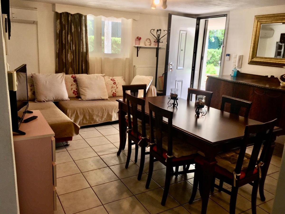 Apartment Near Airport And Beach Артемида Екстериор снимка