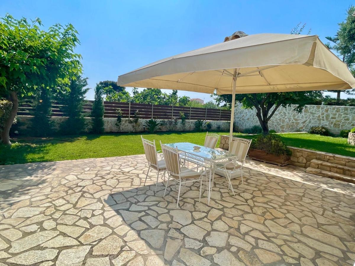 Apartment Near Airport And Beach Артемида Екстериор снимка