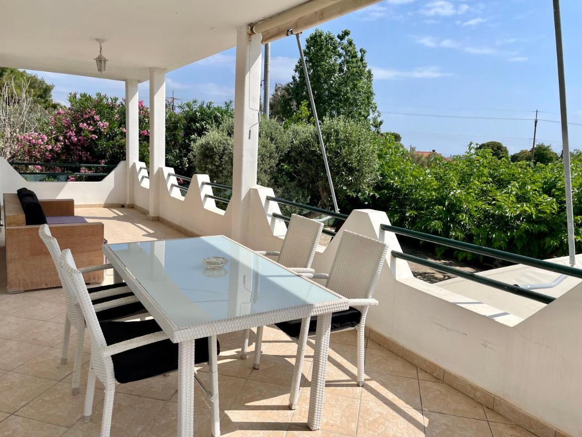 Apartment Near Airport And Beach Артемида Екстериор снимка