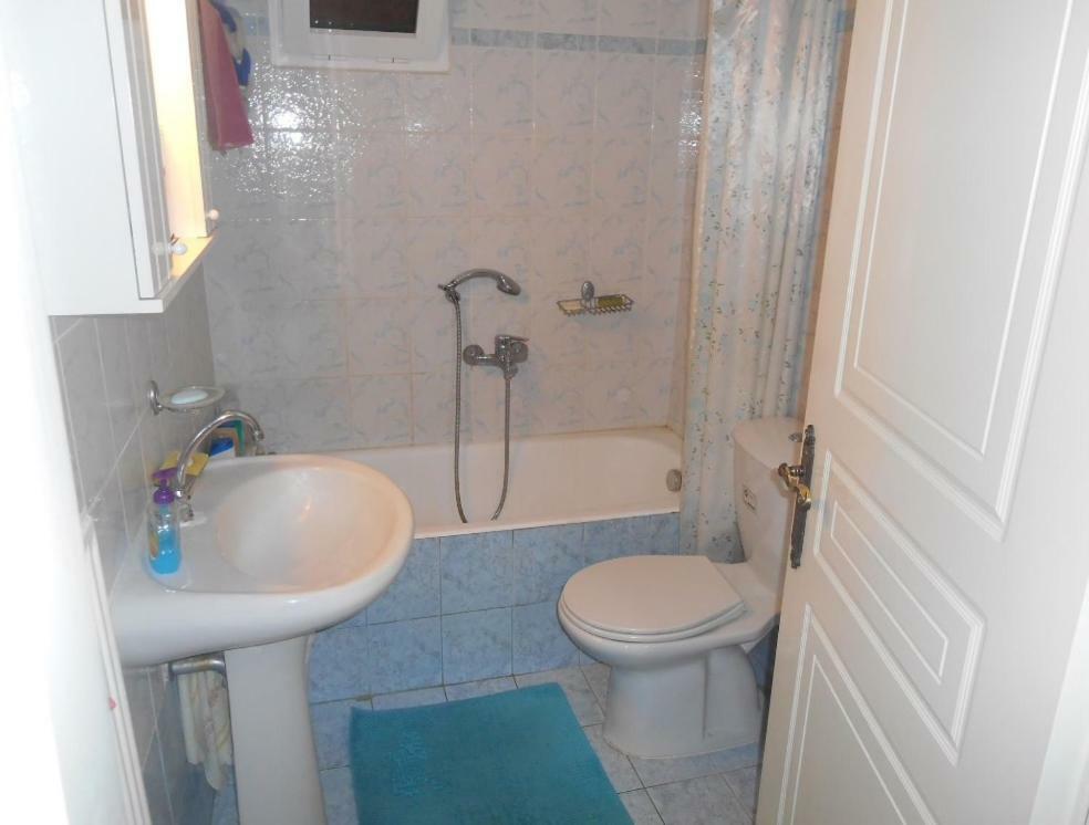 Apartment Near Airport And Beach Артемида Екстериор снимка
