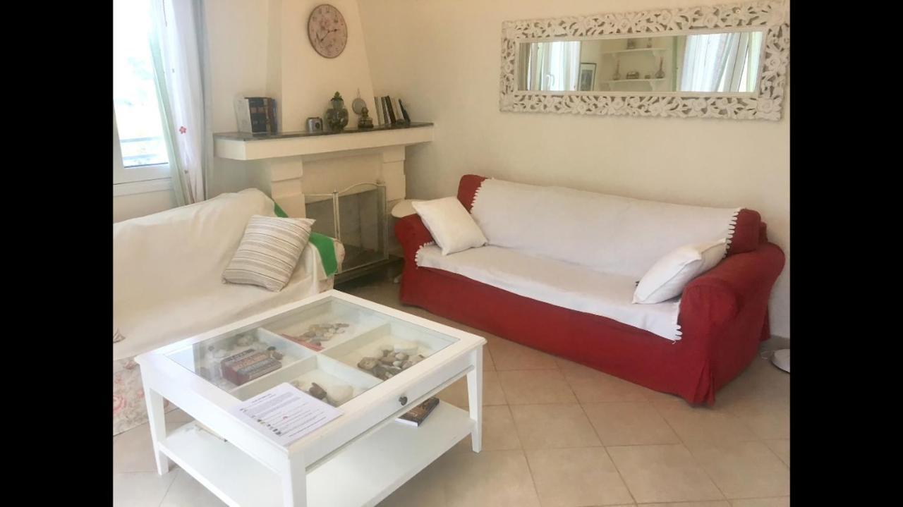 Apartment Near Airport And Beach Артемида Екстериор снимка
